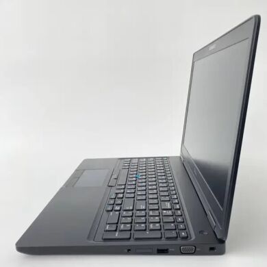 Мобільна робоча станція Dell Precision 3530 / 15.6" (1920x1080) IPS / Intel Core i5-8300H (4 (8) ядра по 2.3 - 4.0 GHz) / 16 GB DDR4 / 512 GB SSD / nVidia Quadro P600, 4 GB GDDR5, 128-bit / WebCam / SIM