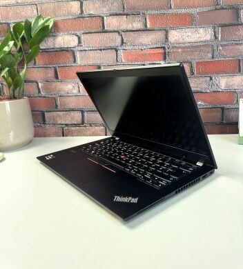 Ультрабук Lenovo ThinkPad X13 Gen 1 / 13.3" (1920x1080) IPS / AMD Ryzen 3 Pro 4450U (4 (8) ядра по 2.4 - 3.7 GHz) / 8 GB DDR4 / 256 GB SSD / AMD Radeon Graphics / WebCam Ультрабук Lenovo ThinkPad X13 Gen 1 / 13.3" (1920x1080) IPS / AMD Ryzen 3 Pro 4450U (4 (8) ядра по 2.4 - 3.7 GHz) / 8 GB DDR4 / 256 GB SSD / AMD Radeon Graphics / WebCam