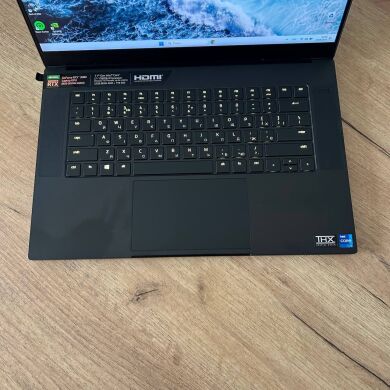 Ігровий ноутбук Razer Blade 15 RZ09-0409 / 15.6" (1920x1080) IPS / Intel Core i7-11800H (8 (16) ядер по 2.3 - 4.6 GHz) / 32 GB DDR4 / 1000 GB SSD NVMe / nVidia GeForce RTX 3080, 8 GB GDDR6, 256-bit / WebCam