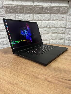 Ігровий ноутбук Razer Blade 17 RZ09-0368 / 17.3" (1920x1080) IPS / Intel Core i7-10875H (8 (16) ядер по 2.3 - 5.1 GHz) / 16 GB DDR4 / 512 GB SSD / nVidia GeForce RTX 2070 Max-Q, 8 GB GDDR6, 256-bit / WebCam