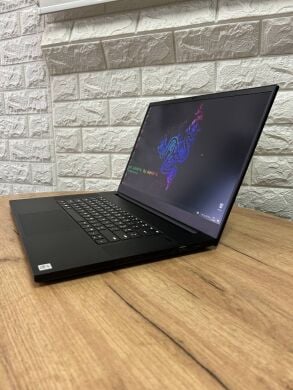 Ігровий ноутбук Razer Blade 17 RZ09-0368 / 17.3" (1920x1080) IPS / Intel Core i7-10875H (8 (16) ядер по 2.3 - 5.1 GHz) / 16 GB DDR4 / 512 GB SSD / nVidia GeForce RTX 2070 Max-Q, 8 GB GDDR6, 256-bit / WebCam