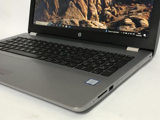 Ноутбук HP 250 G6 / 15.6" (1920x1080) TN / Intel Core i3-6006U (2 (4) ядра по 2.0 GHz) / 8 GB DDR4 / 256 GB SSD / Intel HD Graphics 520 / WebCam / DVD-ROM / Win 10 Pro