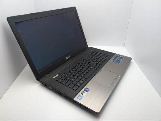 Ноутбук Asus A75V / 17.3" (1600x900) TN / Intel Core i7-3610QM (4 (8) ядра по 2.3 - 3.3 GHz) / 8 GB DDR3 / 120 GB SSD + 500 GB HDD / nVidia GeForce GT 630M, 1 GB GDDR5, 128-bit / WebCam / DVD-ROM