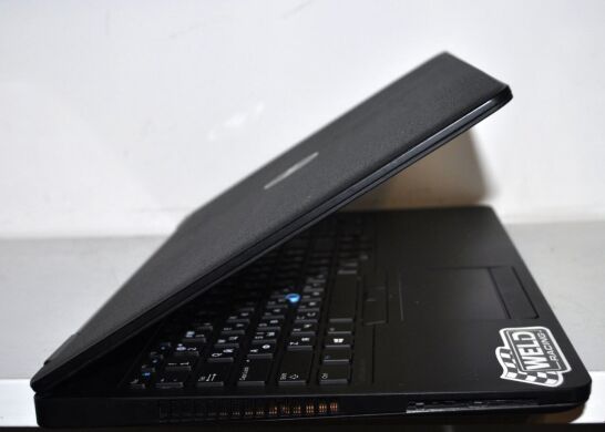 Ноутбук Dell Latitude E5570 / 15.6" (1920x1080) IPS / Intel Core i7-6820HQ (4 (8) ядра по 2.7 - 3.6 GHz) / 16 GB DDR4 / 512 GB SSD NEW / AMD Radeon R7 M360, 2 GB GDDR4, 64-bit / WebCam / HDMI / Windows 10 Pro