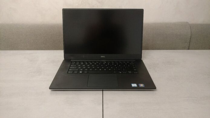 Мобильная рабочая станция Dell Precision 5510 / 15.6" (1920х1080) IPS / Intel Xeon E3-1505M v5 (4 (8) ядра по 2.8 - 3.7 GHz) / 16 GB DDR4 / 500 GB SSD / nVidia Quadro M1000M, 2 GB GDDR5, 128-bit / WebCam 