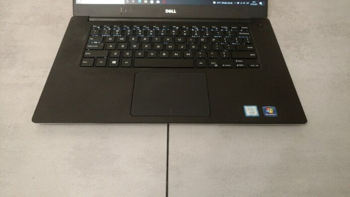 Мобильная рабочая станция Dell Precision 5510 / 15.6" (1920х1080) IPS / Intel Xeon E3-1505M v5 (4 (8) ядра по 2.8 - 3.7 GHz) / 16 GB DDR4 / 500 GB SSD / nVidia Quadro M1000M, 2 GB GDDR5, 128-bit / WebCam 