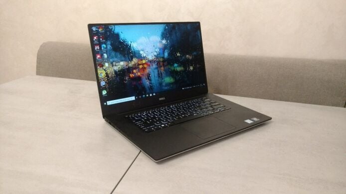 Мобильная рабочая станция Dell Precision 5510 / 15.6" (1920х1080) IPS / Intel Xeon E3-1505M v5 (4 (8) ядра по 2.8 - 3.7 GHz) / 16 GB DDR4 / 500 GB SSD / nVidia Quadro M1000M, 2 GB GDDR5, 128-bit / WebCam 