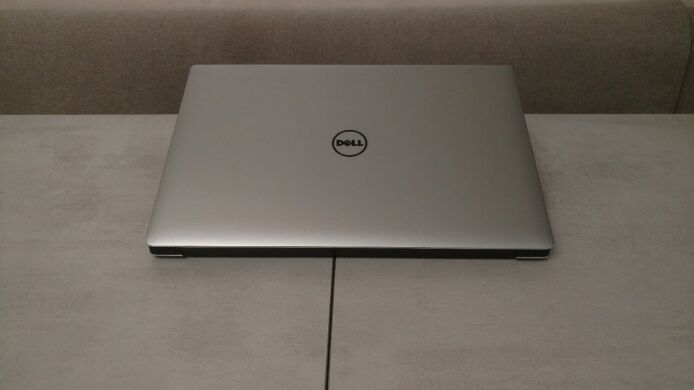 Мобильная рабочая станция Dell Precision 5510 / 15.6" (1920х1080) IPS / Intel Xeon E3-1505M v5 (4 (8) ядра по 2.8 - 3.7 GHz) / 16 GB DDR4 / 500 GB SSD / nVidia Quadro M1000M, 2 GB GDDR5, 128-bit / WebCam 