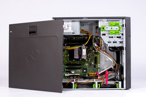 Fujitsu Esprimo P710 E85+ Tower / Intel Core i3-3220 (2 (4) ядра по 3.3 GHz) / 8 GB DDR3 / 500 GB HDD