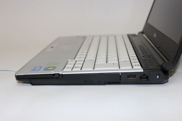Fujitsu LifeBook S761 / 13.3" (1366x768) WXGA LED / Intel Core i7-2620M (2 (4) ядра по 2.7 - 3.4 GHz) / 8 GB DDR3 / 500 GB HDD / WebCam / DVD-RW / USB 3.0