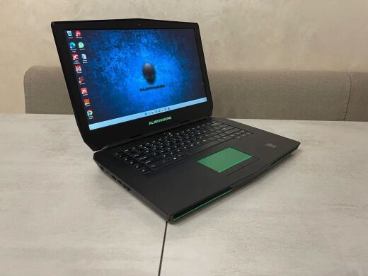 Ігровий ноутбук Dell Alienware 15 / 15.6" (1920x1080) IPS / Intel Core i7-4710HQ (4 (8) ядра по 2.5 - 3.5 GHz) / 16 GB DDR3 / 128 GB SSD M.2 + 512 GB SSD / AMD Radeon R9 M390X, 4GB GDDR5, 256-bit / WebCam / DVD-RW / miniDP / HDMI