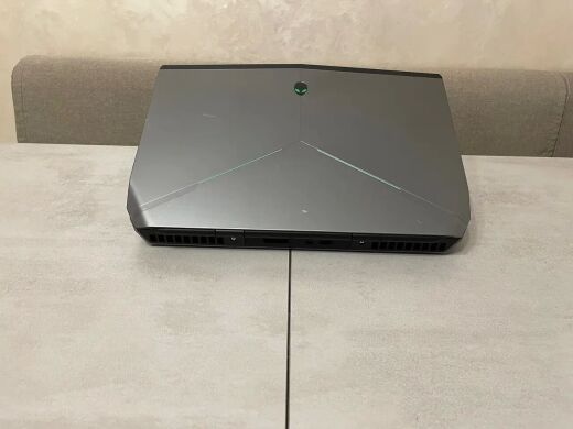 Ігровий ноутбук Dell Alienware 15 / 15.6" (1920x1080) IPS / Intel Core i7-4710HQ (4 (8) ядра по 2.5 - 3.5 GHz) / 16 GB DDR3 / 128 GB SSD M.2 + 512 GB SSD / AMD Radeon R9 M390X, 4GB GDDR5, 256-bit / WebCam / DVD-RW / miniDP / HDMI