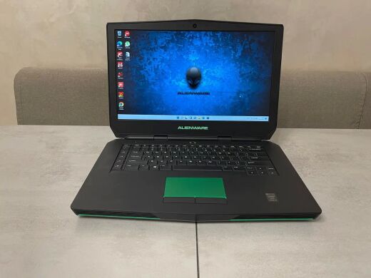Ігровий ноутбук Dell Alienware 15 / 15.6" (1920x1080) IPS / Intel Core i7-4710HQ (4 (8) ядра по 2.5 - 3.5 GHz) / 16 GB DDR3 / 128 GB SSD M.2 + 512 GB SSD / AMD Radeon R9 M390X, 4GB GDDR5, 256-bit / WebCam / DVD-RW / miniDP / HDMI