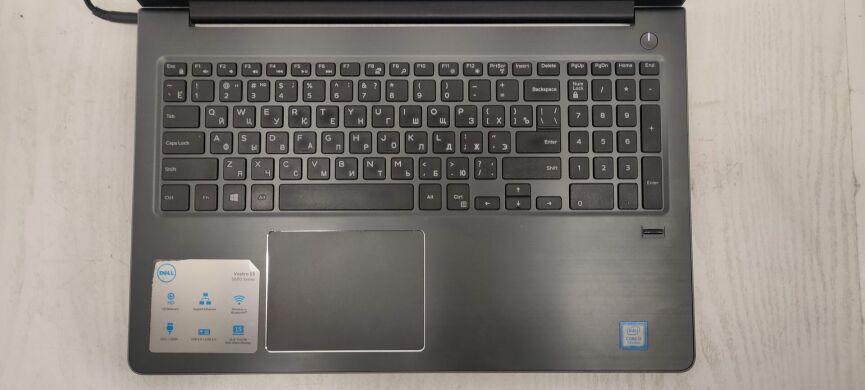 Игровой ноутбук Dell Vostro 5568 / 15.6" (1920x1080) IPS / Intel Core i5-7200U (2 (4) ядра по 2.5 - 3.1 GHz) / 16 GB DDR4 / 256 GB SSD / nVidia GeForce 940MX, 4 GB GDDR5, 64-bit / WebCam / АКБ NEW