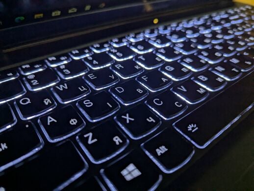 Ігровий ноутбук Lenovo Legion 5 15IMH05H / 15.6" (1920x1080) IPS / Intel Core i7-10750H (6 (12) ядер по 2.6 - 5.0 GHz) / 16 GB DDR4 / 1000 GB SSD / nVidia GeForce RTX 2060, 6 GB GDDR6, 192-bit / WebCam / Windows 10