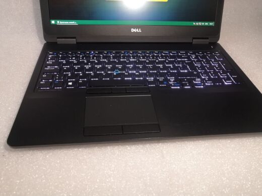 Мобільна робоча станція Б-клас Dell Precision 3510 / 15.6" (1920x1080) IPS / Intel Core i7-6820HQ (4 (8) ядра по 2.7 - 3.6 GHz) / 8 GB DDR4 / 256 GB SSD / AMD FirePro W5130M, 2 GB GDDR5, 128-bit / WebCam