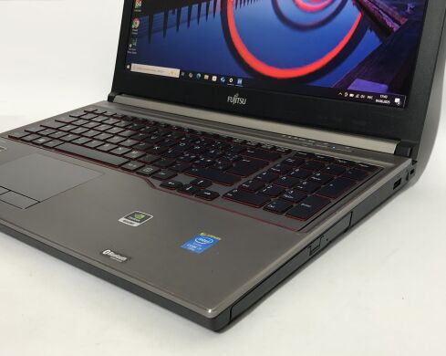 Мобільна робоча станція Fujitsu Celsius H730 / 15.6" (1920x1080) IPS / Intel Core i7-4810MQ (4 (8) ядра по 2.8 - 3.8 GHz) / 16 GB DDR3 / 256 GB SSD / nVidia Quadro K2100M, 2 GB GDDR5, 128-bit / WebCam / DVD-ROM