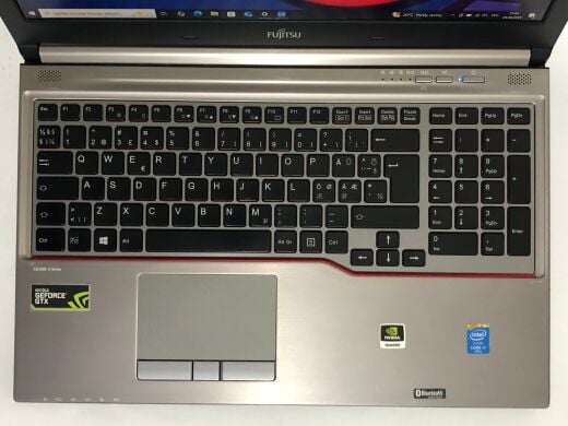 Мобільна робоча станція Fujitsu Celsius H730 / 15.6" (1920x1080) IPS / Intel Core i7-4810MQ (4 (8) ядра по 2.8 - 3.8 GHz) / 16 GB DDR3 / 256 GB SSD / nVidia Quadro K2100M, 2 GB GDDR5, 128-bit / WebCam / DVD-ROM