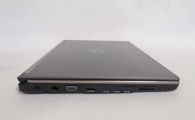 Мобільна робоча станція Fujitsu Celsius H730 / 15.6" (1920x1080) IPS / Intel Core i7-4810MQ (4 (8) ядра по 2.8 - 3.8 GHz) / 16 GB DDR3 / 256 GB SSD / nVidia Quadro K2100M, 2 GB GDDR5, 128-bit / WebCam / DVD-ROM