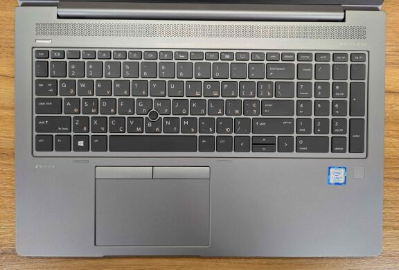 Мобільна робоча станція HP Zbook 15U G5 / 15.6" (1920x1080) IPS / Intel Core i7-8550U (4 (8) ядра по 1.8 - 4.0 GHz) / 16 GB DDR4 / 512 GB SSD / AMD Radeon Pro WX 3100, 2 GB GDDR5, 128-bit / TouchID / WebCam / Windows 10