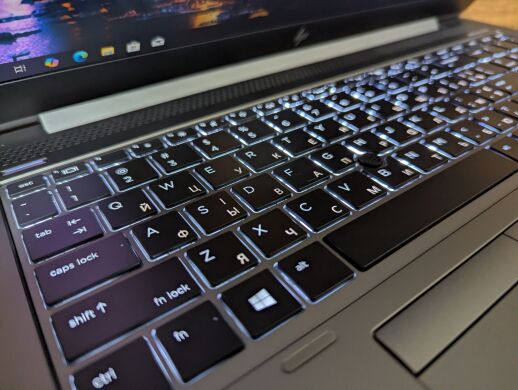 Мобільна робоча станція HP Zbook 15U G5 / 15.6" (1920x1080) IPS / Intel Core i7-8550U (4 (8) ядра по 1.8 - 4.0 GHz) / 16 GB DDR4 / 512 GB SSD / AMD Radeon Pro WX 3100, 2 GB GDDR5, 128-bit / TouchID / WebCam / Windows 10