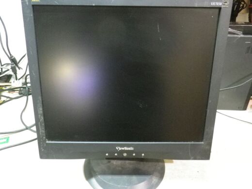 Монитор Б-класс ViewSonic VA703b / 17" (1280x1024) TN / VGA / VESA 100x100 