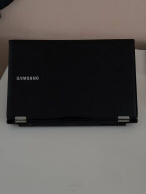 Ноутбук Б-клас Samsung NP-RC730 / 17.3" (1600x900) TN / Intel Core i7-2630QM (4 (8) ядро по 2.0 - 2.9 GHz) / 8 GB DDR3 / 500 GB HDD / nVidia GeForce GT 540M, 1 GB GDDR3, 128-bit / WebCam / DVD-ROM / Windows