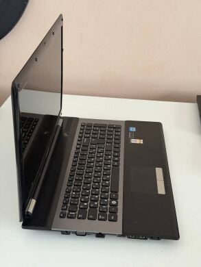 Ноутбук Б-клас Samsung NP-RC730 / 17.3" (1600x900) TN / Intel Core i7-2630QM (4 (8) ядро по 2.0 - 2.9 GHz) / 8 GB DDR3 / 500 GB HDD / nVidia GeForce GT 540M, 1 GB GDDR3, 128-bit / WebCam / DVD-ROM / Windows
