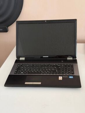 Ноутбук Б-клас Samsung NP-RC730 / 17.3" (1600x900) TN / Intel Core i7-2630QM (4 (8) ядро по 2.0 - 2.9 GHz) / 8 GB DDR3 / 500 GB HDD / nVidia GeForce GT 540M, 1 GB GDDR3, 128-bit / WebCam / DVD-ROM / Windows