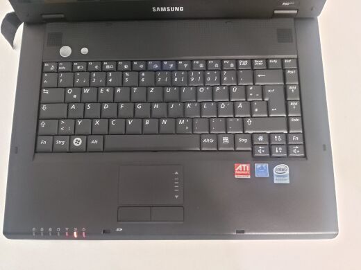 Ноутбук Samsung R60 Plus / 15.4" (1366x768) TN / Intel Core 2 Duo T5250 (2 ядра по 1.5 GHz) / 4 GB DDR2 / 250 GB HDD / ATI RS600M / АКБ тримає 1 годину, 10 хв / Бездротова мишка