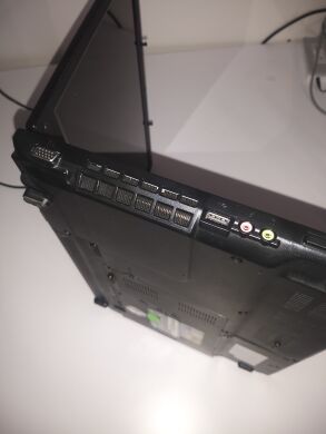 Ноутбук Samsung R60 Plus / 15.4" (1366x768) TN / Intel Core 2 Duo T5250 (2 ядра по 1.5 GHz) / 4 GB DDR2 / 250 GB HDD / ATI RS600M / АКБ тримає 1 годину, 10 хв / Бездротова мишка