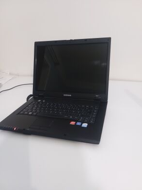 Ноутбук Samsung R60 Plus / 15.4" (1366x768) TN / Intel Core 2 Duo T5250 (2 ядра по 1.5 GHz) / 4 GB DDR2 / 250 GB HDD / ATI RS600M / АКБ тримає 1 годину, 10 хв / Бездротова мишка