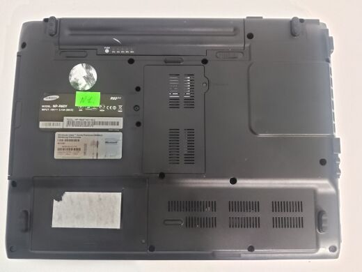 Ноутбук Samsung R60 Plus / 15.4" (1366x768) TN / Intel Core 2 Duo T5250 (2 ядра по 1.5 GHz) / 4 GB DDR2 / 250 GB HDD / ATI RS600M / АКБ тримає 1 годину, 10 хв / Бездротова мишка