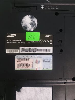 Ноутбук Samsung R60 Plus / 15.4" (1366x768) TN / Intel Core 2 Duo T5250 (2 ядра по 1.5 GHz) / 4 GB DDR2 / 250 GB HDD / ATI RS600M / АКБ тримає 1 годину, 10 хв / Бездротова мишка