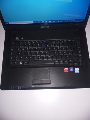 Ноутбук Samsung R60 Plus / 15.4" (1366x768) TN / Intel Core 2 Duo T5250 (2 ядра по 1.5 GHz) / 4 GB DDR2 / 250 GB HDD / ATI RS600M / АКБ тримає 1 годину, 10 хв / Бездротова мишка