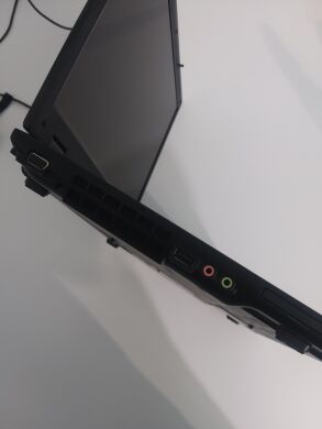 Ноутбук Samsung R60 Plus / 15.4" (1366x768) TN / Intel Core 2 Duo T5250 (2 ядра по 1.5 GHz) / 4 GB DDR2 / 250 GB HDD / ATI RS600M / АКБ тримає 1 годину, 10 хв / Бездротова мишка