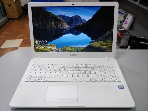 Samsung Expert NP300E5M-KD3BR / 15.6" (1366x768) TN / Intel Core i5-7200U (2 (4) ядра по 2.5 - 3.1 GHz) / 8 GB DDR4 / 240 GB SSD / WebCam