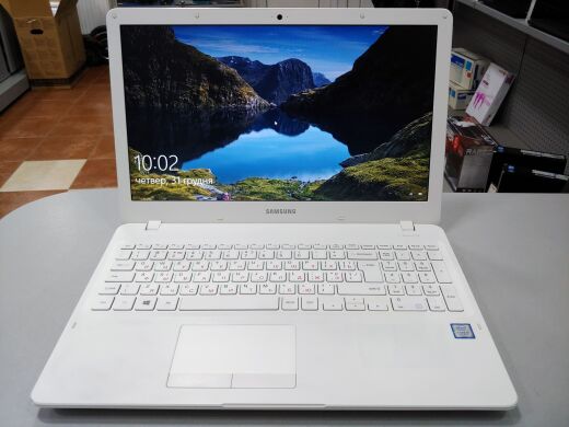 Samsung Expert NP300E5M-KD3BR / 15.6" (1366x768) TN / Intel Core i5-7200U (2 (4) ядра по 2.5 - 3.1 GHz) / 8 GB DDR4 / 240 GB SSD / WebCam