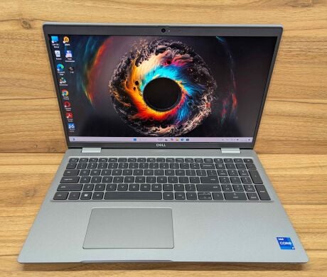 Ультрабук Dell Latitude 5530 / 15.6" (1920x1080) IPS / Intel Core i7-1265U (10 (12) ядер по 3.6 - 4.8 GHz) / 16 GB DDR4 / 512 GB SSD / Intel Iris Xe Graphics eligible / HDMI / WebCam / Windows 11