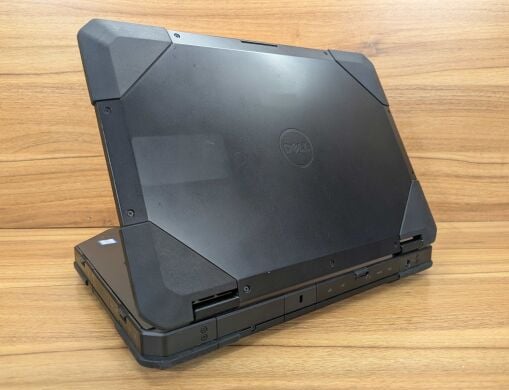 Захищений ноутбук Dell Latitude 14 Rugged 5414 / 14" (1920x1080) IPS Touch / Intel Core i5-6300U (2 (4) ядра по 2.4 - 3.0 GHz) / 8 GB DDR4 / 256 GB SSD / Intel HD Graphics 520 / WebCam / HDMI / Windows 10