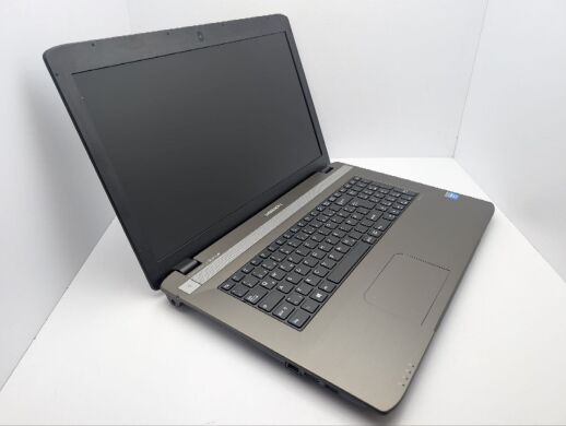 Ноутбук Medion Akoya E7226 / 17.3" (1600x900) TN / Intel Celeron N2930 (4 ядра по 1.83 - 2.16 GHz) / 8 GB DDR3 / 120 GB SSD / Intel HD Graphics / WebCam / АКБ не тримає