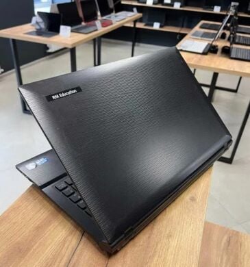 Ноутбук Clevo RM 320 Education W255EU / 15.6" (1366x768) TN / Intel Core i5-3230M (2 (4) ядра по 2.6 - 3.2 GHz) / 8 GB DDR3 / 256 GB SSD / Intel HD Graphics 4000 / WebCam / Win 10 Home