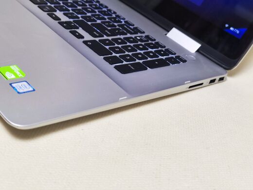 Ноутбук-трансформер Dell Inspiron 17 7786 2-in-1 / 17.3" (1920x1080) IPS Touch / Intel Core i7-8565U (4 (8) ядра по 1.8 - 4.6 GHz) / 16 GB DDR4 / 256 GB SSD / nVidia GeForce MX250, 2 GB GDDR5, 64-bit / WebCam