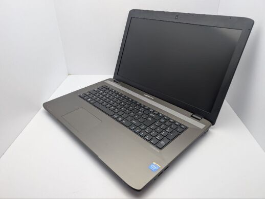 Ноутбук Medion Akoya E7226 / 17.3" (1600x900) TN / Intel Celeron N2930 (4 ядра по 1.83 - 2.16 GHz) / 8 GB DDR3 / 120 GB SSD / Intel HD Graphics / WebCam / АКБ не тримає