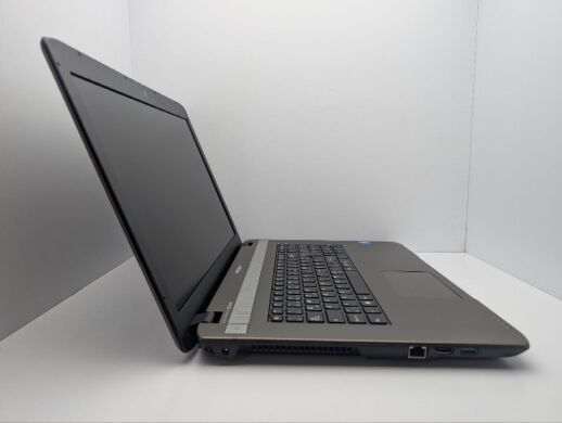 Ноутбук Medion Akoya E7226 / 17.3" (1600x900) TN / Intel Celeron N2930 (4 ядра по 1.83 - 2.16 GHz) / 8 GB DDR3 / 120 GB SSD / Intel HD Graphics / WebCam / АКБ не тримає
