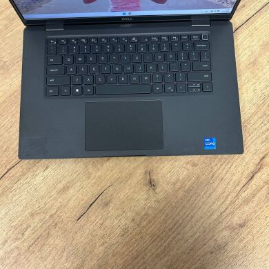 Ультрабук Б-клас Dell Latitude 7520 / 15.6" (1920x1080) IPS / Intel Core i5-1135G7 (4 (8) ядра по 2.4 - 4.2 GHz) / 8 GB DDR4 / 256 GB SSD / Intel Iris Xe Graphics / WebCam