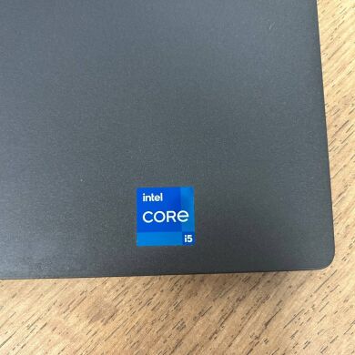Ультрабук Б-клас Dell Latitude 7520 / 15.6" (1920x1080) IPS / Intel Core i5-1135G7 (4 (8) ядра по 2.4 - 4.2 GHz) / 8 GB DDR4 / 256 GB SSD / Intel Iris Xe Graphics / WebCam