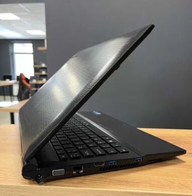 Ноутбук Clevo RM 320 Education W255EU / 15.6" (1366x768) TN / Intel Core i5-3230M (2 (4) ядра по 2.6 - 3.2 GHz) / 8 GB DDR3 / 256 GB SSD / Intel HD Graphics 4000 / WebCam / Win 10 Home