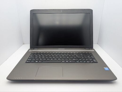 Ноутбук Medion Akoya E7226 / 17.3" (1600x900) TN / Intel Celeron N2930 (4 ядра по 1.83 - 2.16 GHz) / 8 GB DDR3 / 120 GB SSD / Intel HD Graphics / WebCam / АКБ не тримає
