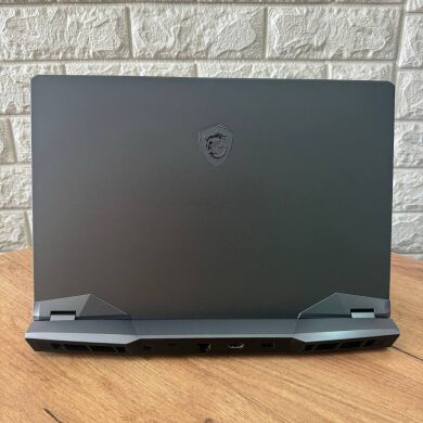 Игровой ноутбук MSI GE66 Raider 11UG / 15.6" (2560x1440) IPS / Intel Core i7-11800H (8 (16) ядер по 2.3 - 4.6 GHz) / 32 GB DDR4 / 1000 GB SSD / nVidia GeForce RTX 3070, 8 GB GDDR6, 256-bit / WebCam